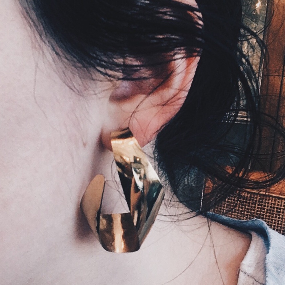 Vintage 1970s/80s Gold tone Flat Hoop Earrings π - Picture 2 of 2